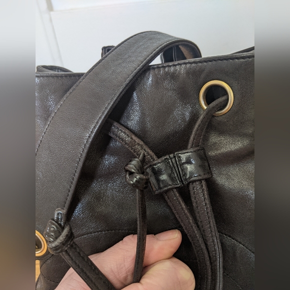 Host Pick🪙Chanel Vintage Bucket Bag - Picture 2 of 8